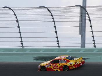 Kevin Harvick led the championship for a few brief moments before being penalized for speeding in the pits. (James Fish/Epoch Times Staff) Kevin Harvick led the championship for a few brief moments before being penalized for speeding in the pits. (James Fish/Epoch Times Staff)