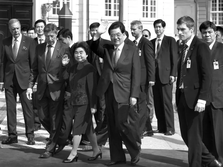 Chinese Communist Party leader Hu Jintao and his wife Liu Yongqing are flanked by their entourage in Copenhagen on June 15. (AFP/Getty Images)