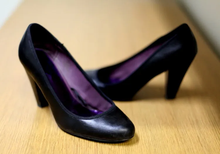 Study finds that wearing high heels long-term strains the muscles in the legs. (Amal Chen/The Epoch Times)