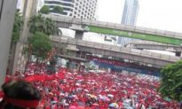 Thai Red Shirts Return to Rally in Bangkok’s Retail Centre