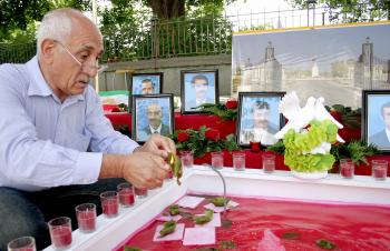 A demonstrator lights candles to commemorate the 14 Iranians killed during the raid on Camp Ashraf. (Samira Bouaou/The Epoch Times) A demonstrator lights candles to commemorate the 14 Iranians killed during the raid on Camp Ashraf. (Samira Bouaou/The Epoch Times)
