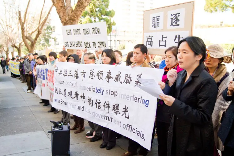 Protesters in San Francisco demand that the Chinese regime stop persecuting Falun Gong in the U.S. in addition to China. (Jan Jekielek/The Epoch Times)