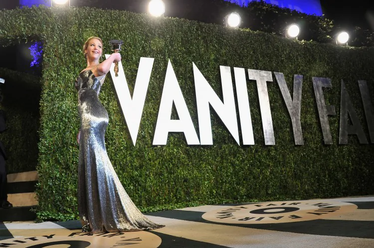 Anne Hathaway, carrying her Oscar for Best Supporting Actress greets Sarah Silverman, comedian, at the 2013 Vanity Fair Oscar Party, after The Oscars on February 24, 2013 in Hollywood, California. (Adrian Sanchez Gonzalez/AFP/Getty Images)