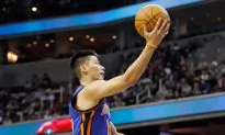 Houston GM Admits Mistake in Cutting Jeremy Lin
