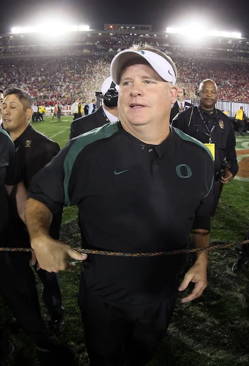 Chip Kelly will remain at Oregon. (Stephen Dunn/Getty Images)