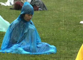 Rights Defenders, Hu Supporters Flood Parliament Hill for Chinese Leader’s Visit