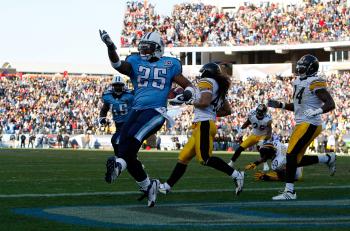 TOUCHDOWN RUN: Len Dale White celebrates after putting the Titans up by 10 in the fourth quarter against the Steelers. (Streeter Lecka/Getty Images)