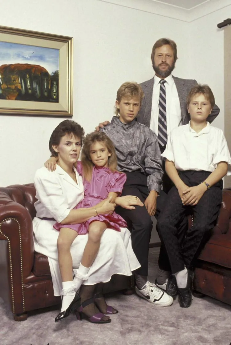 A Portrait of Lindy Chamberlain with husband Michael and children. In 1980, Lindy Chamberlain reported that her baby had been taken by a dingo. A new report offers evidence supporting her case. (Patrick Riviere/Getty Images).