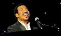 Lionel Richie, 77, Ends Minnesota Concert Early Following Health Scare on Stage