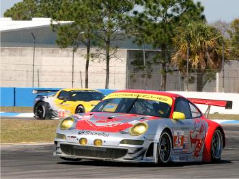 The #45 Flying Lizard wants to win the GT championship, while the Corvette wants a class win. (James Fish/The Epoch Times) The #45 Flying Lizard wants to win the GT championship, while the Corvette wants a class win. (James Fish/The Epoch Times)