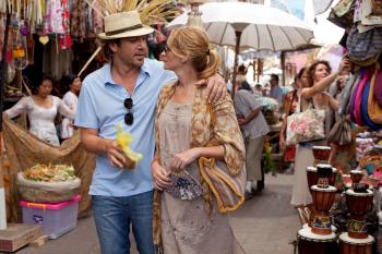 Javier Bardem's character Felipe, and Roberts together in Bali, Indonesia. (Francois Duhamel/Columbia Pictures)