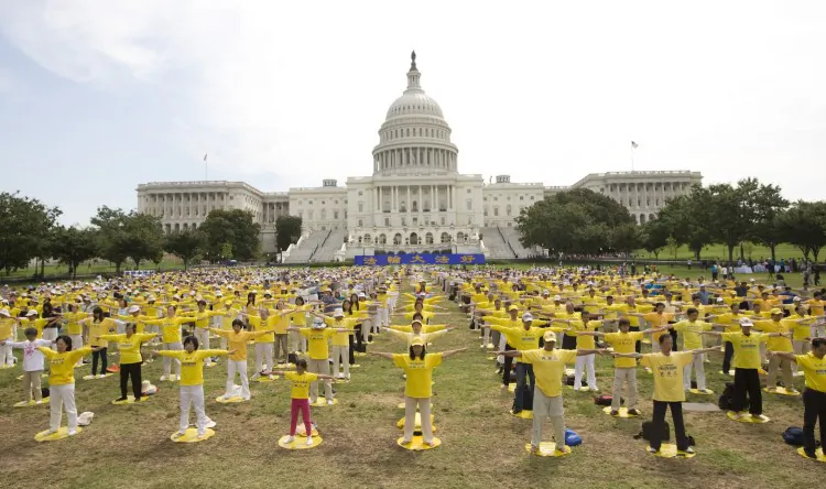 A Falun Gong practitioner holds a placard in memory of Wu Yuxian, who was persecuted to death in China. (Edward Dai/The Epoch Times)
