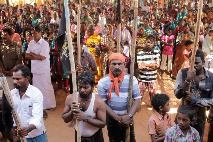 A fact finding team collects information from locals after a protest against the Kudankulam nuclear power plant was broken up by police. (Courtesy Amirtharaj Stephen)