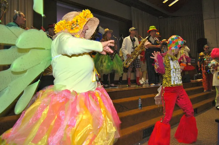Clown doctors Canto Cidado from Brazil (Mary Silver/Epoch Times Staff)