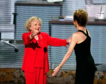 Mary Tyler Moore and Betty White Reunite in ‘Hot in Cleveland’