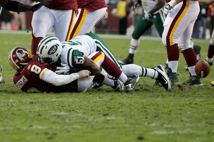 The Jets will need another stellar effort from Aaron Maybin (51) to contain the Eagles. (Rob Carr/Getty Images)