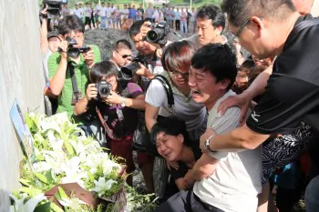 Under Propaganda Orders, Chinese Media Battles for Truth