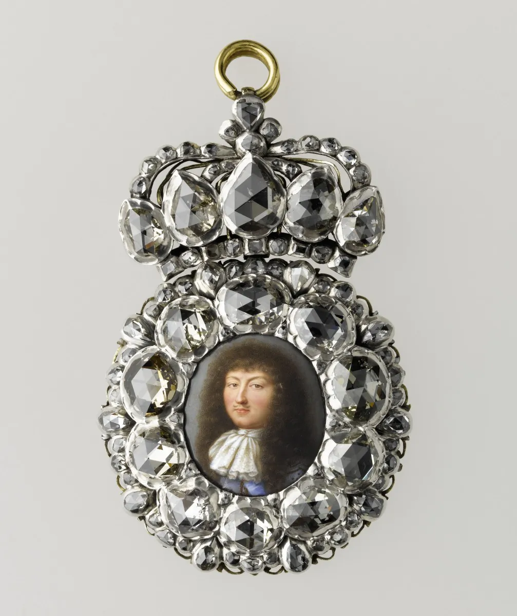 Marie Antoinette, the Queen of France and Navarre from 1774 to 1792, continued the royal tradition of collecting hardstones. Bust of Marie Antoinette, Sèvres Porcelain Manufactory, hard-paste biscuit porcelain, 1782, 15.8 inches by 9.6 inches by 5.9 inches. RMN-Grand Palais / Art Resource, NY / Peter Harholdt