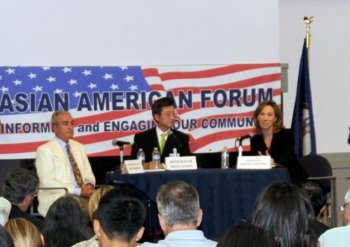 FACE OFF: Colonel Jeffrey Barnett (left) and Barbara Comstock (right) face off in a debate at the Asian American Candidates Forum (AACF) in N. Virginia on Sept. 17. The event was hosted by Dong Xiang, executive director of NTDTV-DC. (KQN Image)