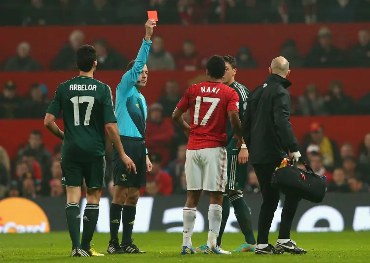 Manchester United veteran Ryan Giggs attempts to stop Real Madrid’s Cristiano Ronaldo in Champions League action at Old Trafford on Tuesday Mar. 5. (Alex Livesey/Getty Images)