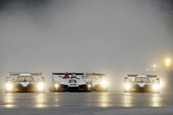 Allan McNish in the #2 Audi Sport team Joest Audi R15 TDI takes the lead at the start of the American Le Mans Series Petit Le Mans endurance race. (Chris Graythen/Getty Images) Allan McNish in the #2 Audi Sport team Joest Audi R15 TDI takes the lead at the start of the American Le Mans Series Petit Le Mans endurance race. (Chris Graythen/Getty Images)