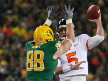 Oregon and Oregon State face off this weekend in one of college football's oldest rivalries. (Tom Hauck/Getty Images)