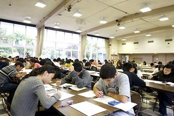 Students take the mock PSAT exam provided by Princeton Review during the Bay Area College Fair at the Cubberley Community Center in Palo Alto, Calif. on Saturday, Sept. 12. (The Epoch Times) Students take the mock PSAT exam provided by Princeton Review during the Bay Area College Fair at the Cubberley Community Center in Palo Alto, Calif. on Saturday, Sept. 12. (The Epoch Times)