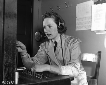 A woman in the Royal Canadian Air Force Women's Division works the switchboard during the Second World War. The theme of this year's Women's History Month honours women in the Canadian Forces, both today and in the past. (DND)