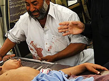 Bombs Attacks in Pakistan Kill Soldiers, Worshippers