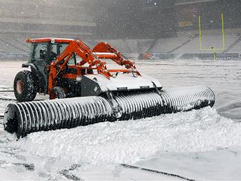 NO GAME: A plow works to remove snow from the playing surface at Lincoln Financial Field on Dec, 26, 2010 in Philadelphia, Pennsylvania. (Drew Hallowell/Getty Images)