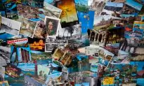 Postcard Display Turns Heads on New York’s Fifth Avenue