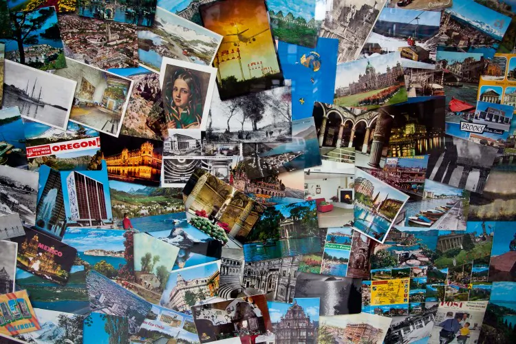 Postcard Display Turns Heads on New York’s Fifth Avenue