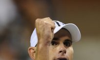 Roddick Blitzes Tomic; Advances to Third Round