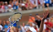 Roddick Survives Fognini; Advances to Fourth Round