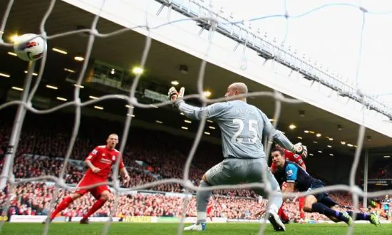 Arsenal’s Robin van Persie Steals the Points From Liverpool