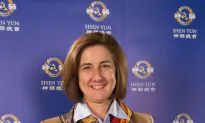 Shen Yun’s Diversity and Colour Engage Banking President and Executive Vice President