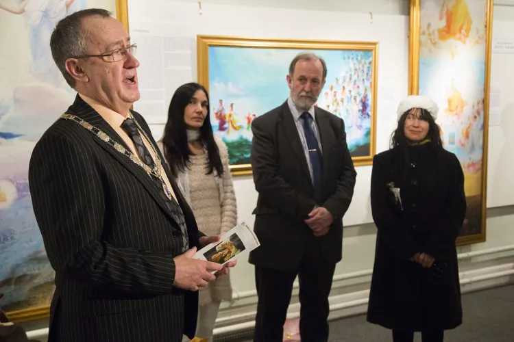 Deputy Mayor of the Royal Borough of Kingston Upon Thames, Cllr Barry O'Mahony, (L) opening the Kingston Museum Exhibition of The Art of Zhen Shan Ren on January 31, 2013. (Simon Gross/Epoch Times)