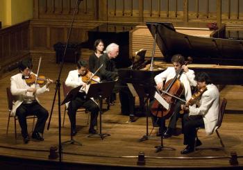 The Shanghai Quartet on stage with André Laplante (Samira Bouaou) The Shanghai Quartet on stage with André Laplante (Samira Bouaou)