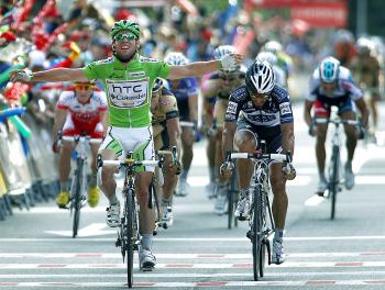 Mark Cavendish celebrates his third 2010 Vuelta a España win, outsprinting the field in Stage 18. (Jaime Reina/AFP/Getty Images)