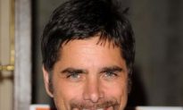 John Stamos Joins Glee, Sources Say