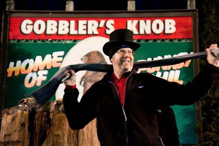 HECKLER: Punxsutawney Groundhog Club Inner Circle member Keith Shields, dressed to impersonate Ned Ryerson, Stephen Tobolowsky's character in the 'Groundhog Day' movie, is heckled by Tobolowsky; in an impromptu partial reenactment of the signature scene. (Jan Jekielek/The Epoch Times)