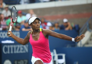 ANOTHER YOUNG AMERICAN: Sloane Stephens prepares to return a shot to Shahar Peer. (Gary Du/The Epoch Times)
