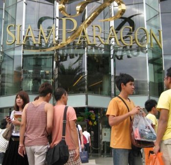 Shoppers at the Siam Paragon shopping mall on Monday, Aug. 16. The area was the site of the eight-week-long red shirt protest that ended on May 19 when the Thai military used force to break up the encampment that forced the closure of hotels and all shop. (James Burke/The Epoch Times)