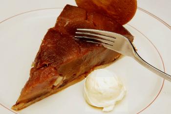 Tarte Tatin is a delicious dessert. (Courtesy Capsouto Feres) Tarte Tatin is a delicious dessert. (Courtesy Capsouto Feres)