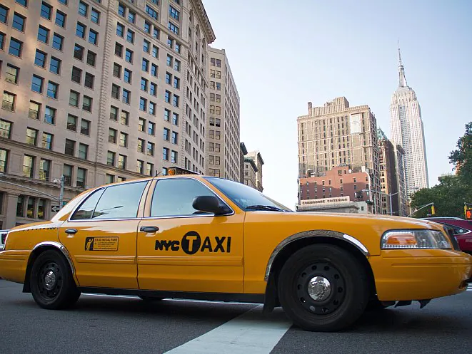 A taxi in the Flatiron District on July 12. (Benjamin Chasteen/The Epoch Times)