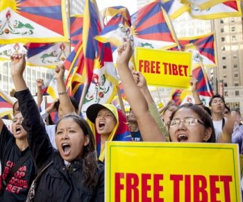 PROTESTING OPPRESSION: Tibetans protesting for freedom from Chinese rule in east Midtown on Tuesday as Chinese Premier Wen Jiabao visits New York for the U.N. General Assembly. (Henry Lam/The Epoch Times)