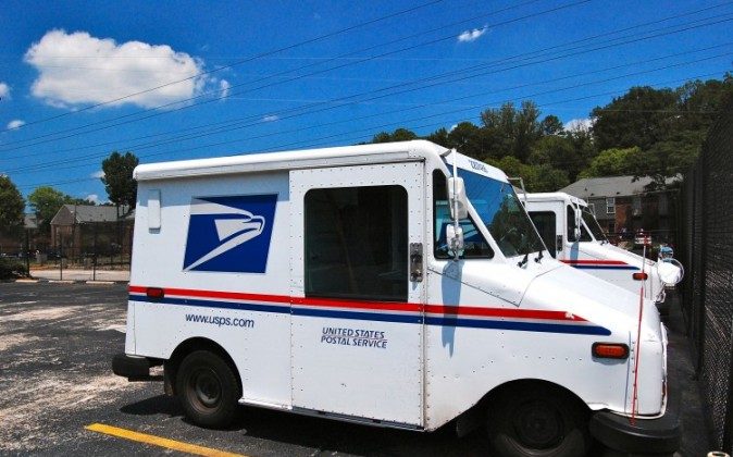 US Postal Carrier Filmed Dumping Bins of Mail Into a Ditch