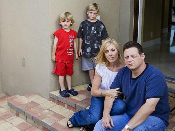 NIGHTMARE HOME: (R-L) John Willis, wife Lori, and their children, Brannon, five, and Alex, three-and-a-half, outside their home with Chinese drywall in Florida in April. (Yelena Bleiman)