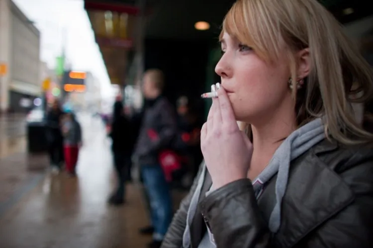 A woman smokes a cigarette on a street in London, Ontario. With the season for New Years’ resolutions in full swing, University of Alberta researchers have developed guidelines that aim to give smokers a better chance of butting out for good. (Geoff Robins/AFP/Getty Images)