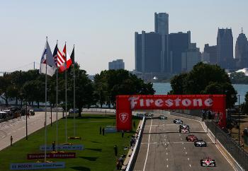 Helio Castroneves leads the field during the IRL IndyCar Series Detroit Indy Grand Prix on August 31, 2008 at The Raceway on Belle Isle in Detroit, Michigan. (Darrell Ingham/Getty Images) Helio Castroneves leads the field during the IRL IndyCar Series Detroit Indy Grand Prix on August 31, 2008 at The Raceway on Belle Isle in Detroit, Michigan. (Darrell Ingham/Getty Images)